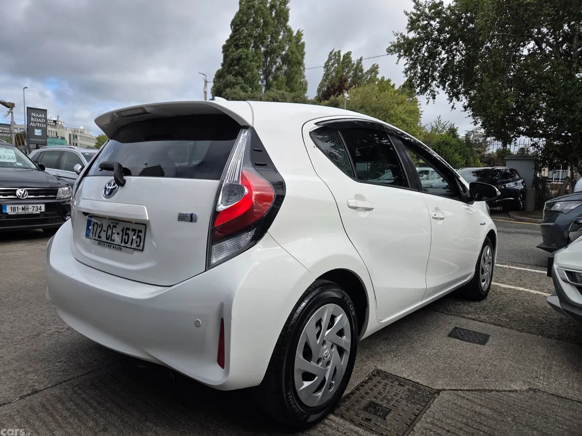 Toyota Aqua Hatchback, Petrol Hybrid, 2017, White