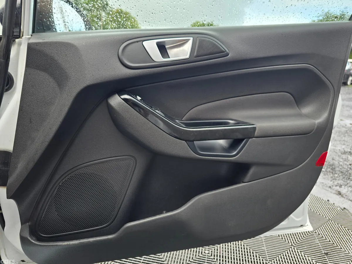 Ford Fiesta Hatchback, Petrol, 2014, White