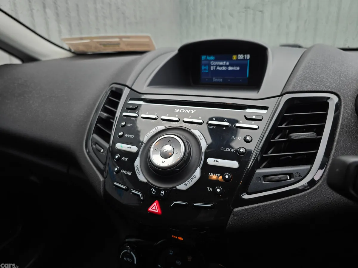 Ford Fiesta Hatchback, Petrol, 2014, White