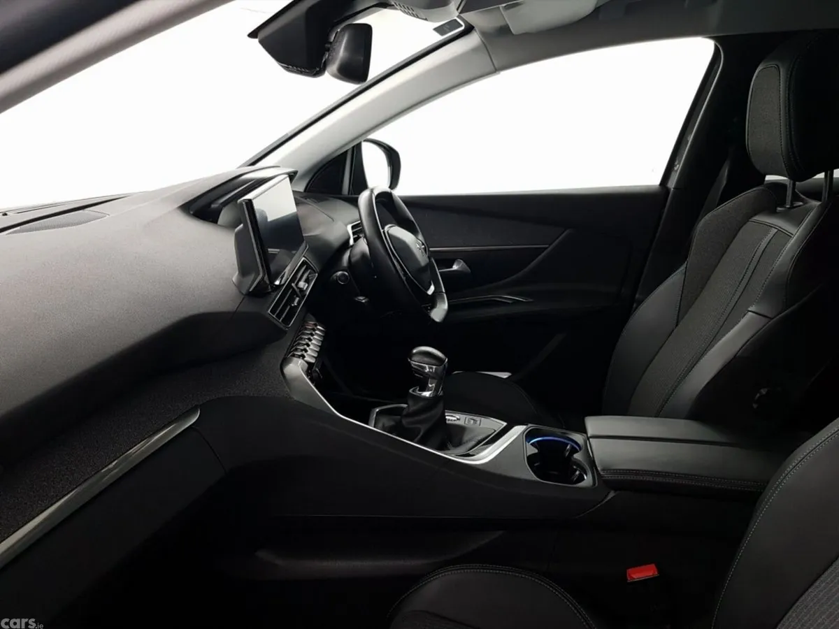 Peugeot 3008 MPV, Petrol, 2021, Grey