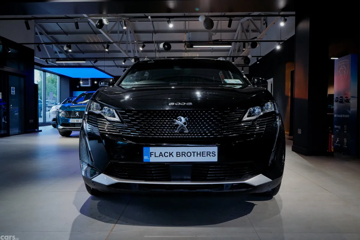 Peugeot 5008 MPV, Diesel, 2023, Black