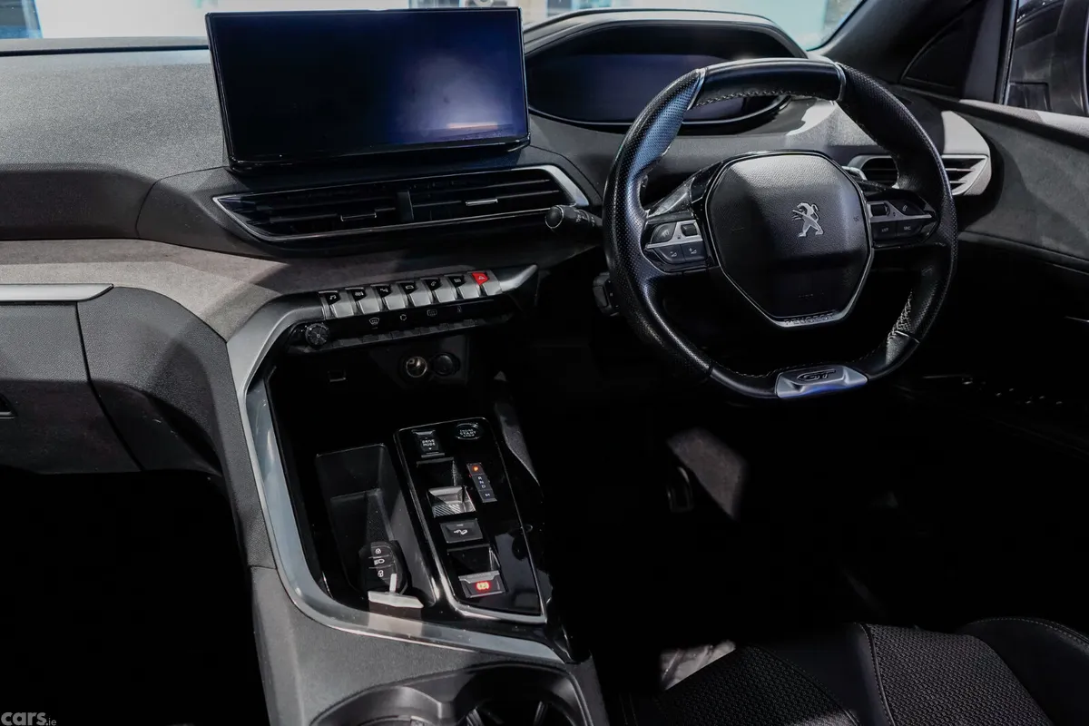 Peugeot 5008 MPV, Diesel, 2023, Black