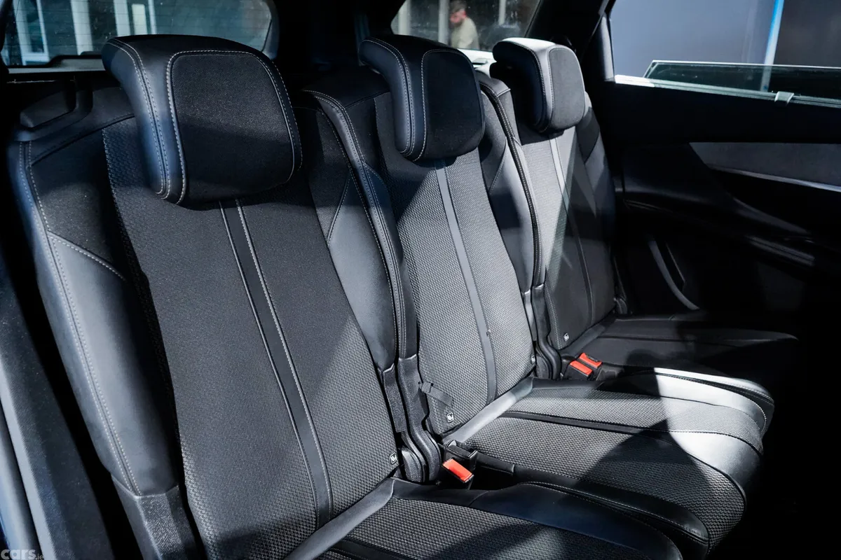 Peugeot 5008 MPV, Diesel, 2023, Black