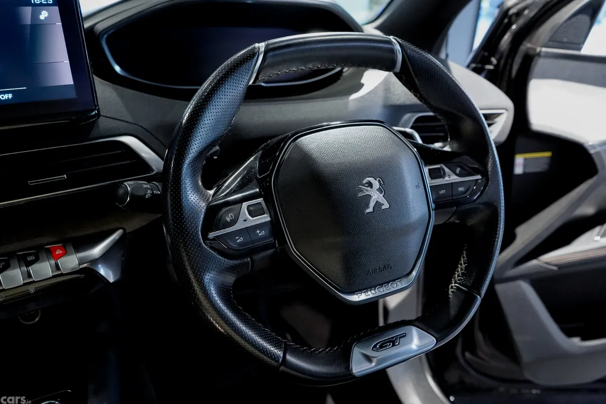 Peugeot 5008 MPV, Diesel, 2023, Black