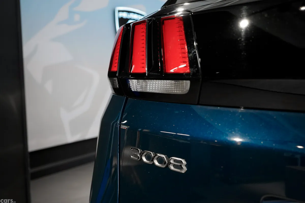 Peugeot 3008 MPV, Diesel, 2023, Blue