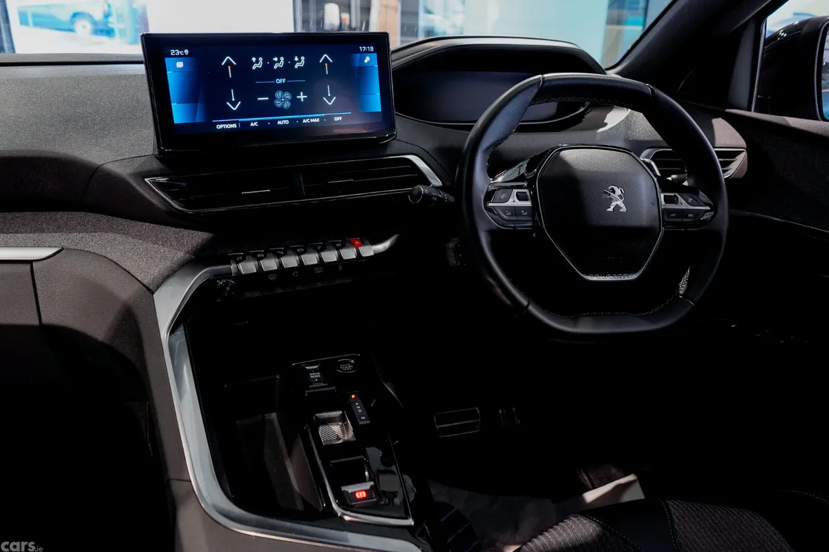Peugeot 3008 MPV, Diesel, 2023, Blue