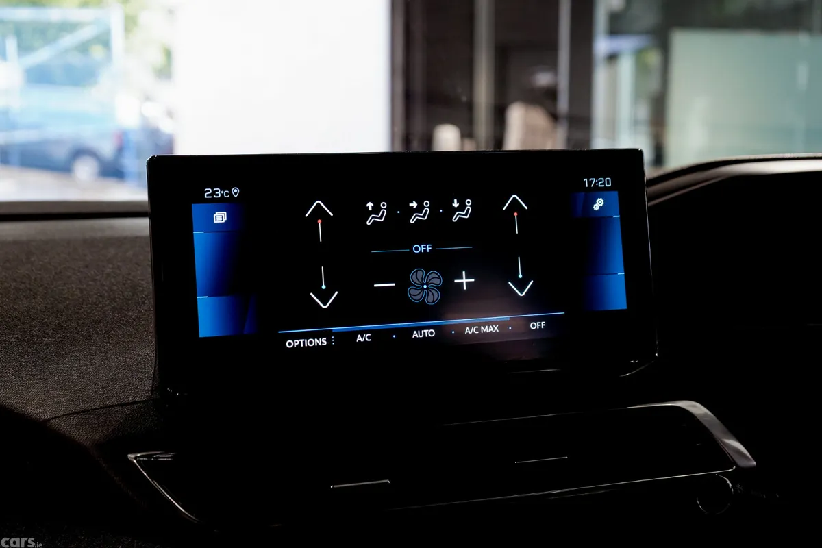 Peugeot 3008 MPV, Diesel, 2023, Blue