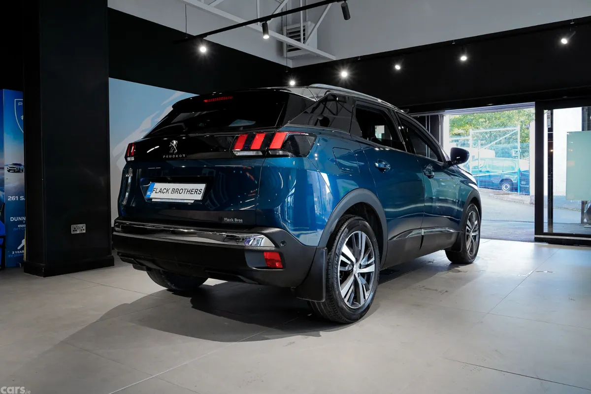 Peugeot 3008 MPV, Diesel, 2023, Blue
