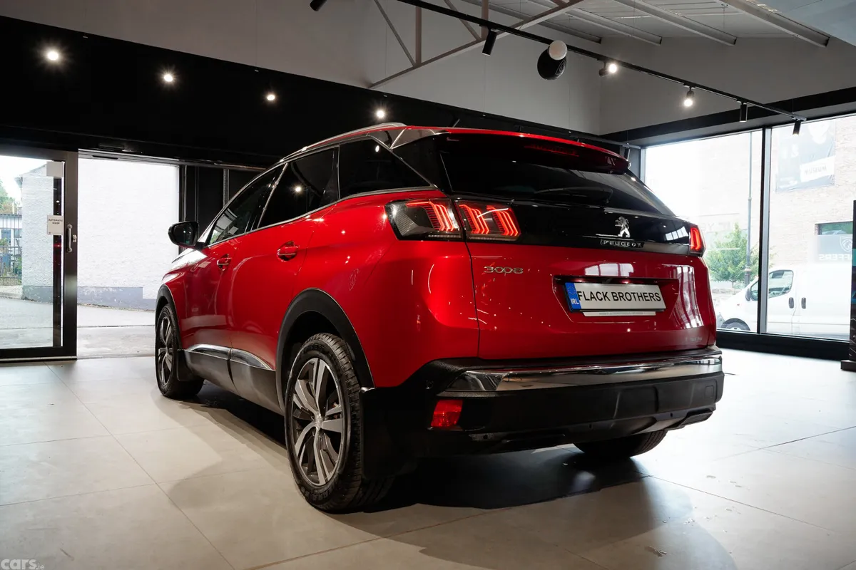 Peugeot 3008 MPV, Diesel, 2021, Red
