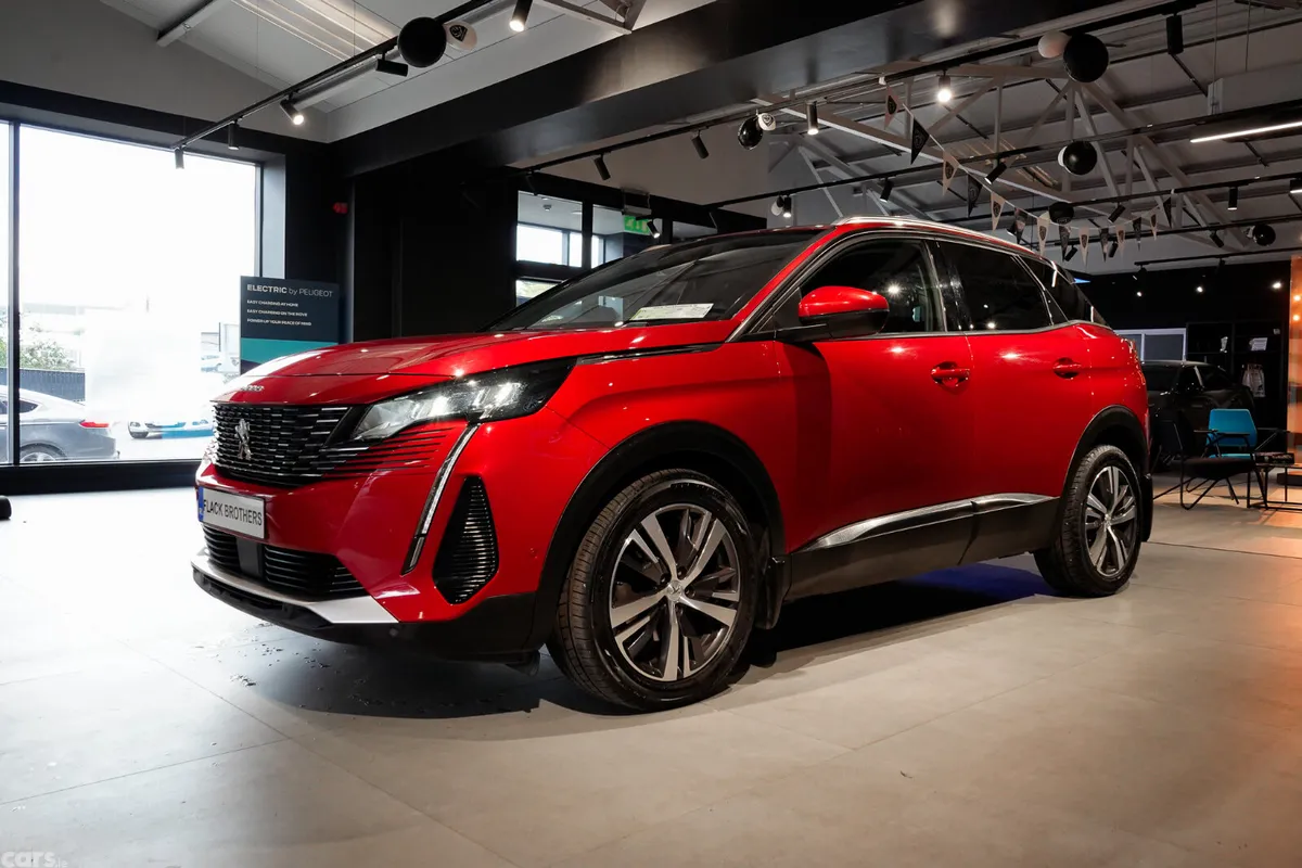 Peugeot 3008 MPV, Diesel, 2021, Red