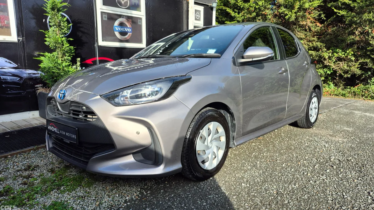 Toyota Yaris Hatchback, Petrol Hybrid, 2022, Silver