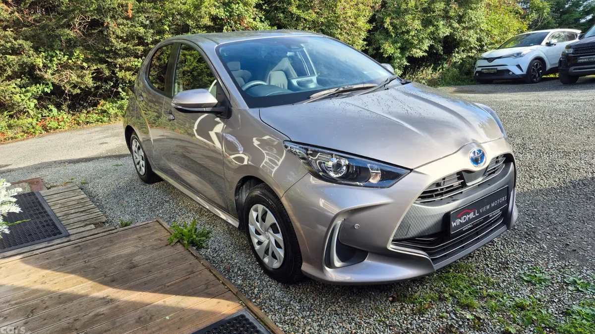 Toyota Yaris Hatchback, Petrol Hybrid, 2022, Silver