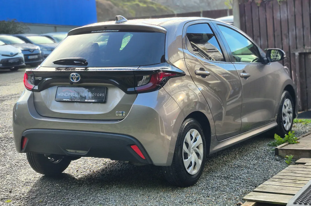 Toyota Yaris Hatchback, Petrol Hybrid, 2022, Silver