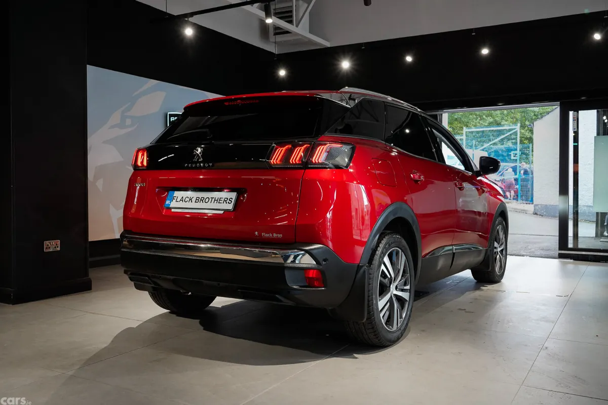 Peugeot 3008 MPV, Diesel, 2021, Red