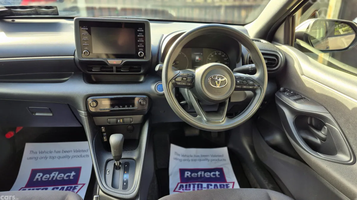 Toyota Yaris Hatchback, Petrol Hybrid, 2022, Silver