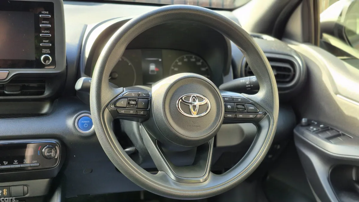 Toyota Yaris Hatchback, Petrol Hybrid, 2022, Silver