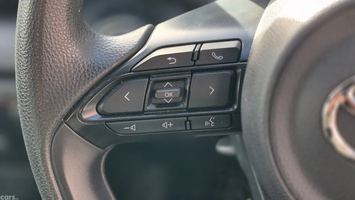 Toyota Yaris Hatchback, Petrol Hybrid, 2022, Silver