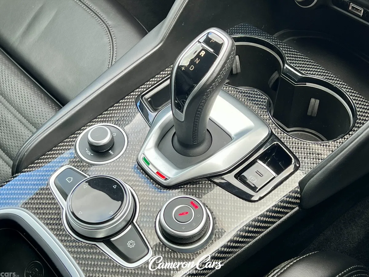 Alfa Romeo Giulia Saloon, Petrol, 2023, Red