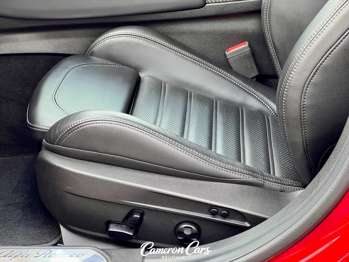 Alfa Romeo Giulia Saloon, Petrol, 2023, Red