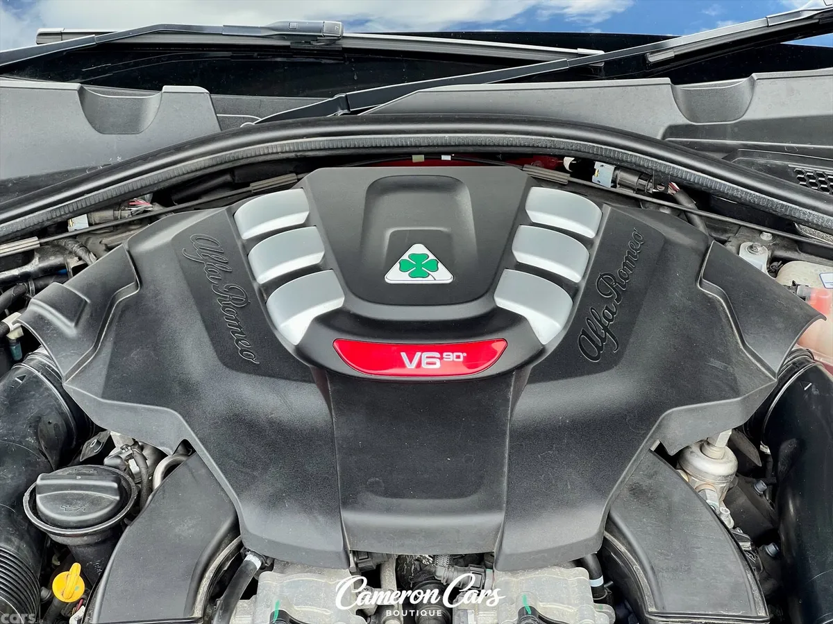 Alfa Romeo Giulia Saloon, Petrol, 2023, Red
