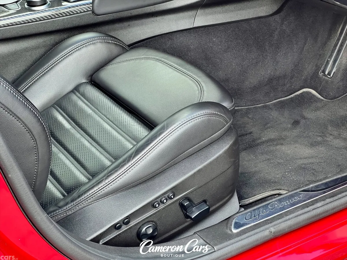 Alfa Romeo Giulia Saloon, Petrol, 2023, Red