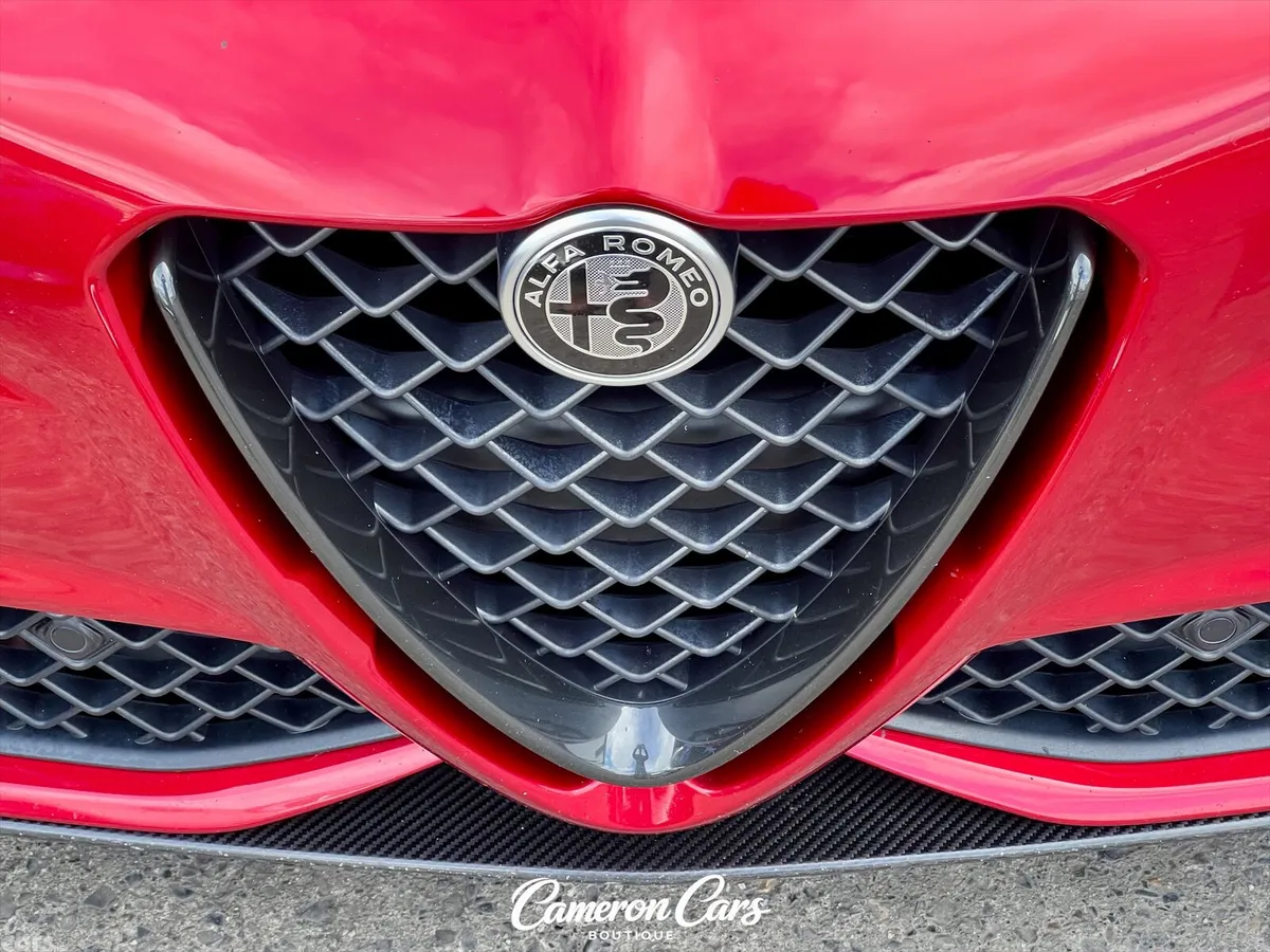 Alfa Romeo Giulia Saloon, Petrol, 2023, Red
