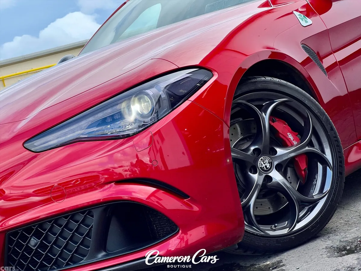 Alfa Romeo Giulia Saloon, Petrol, 2023, Red
