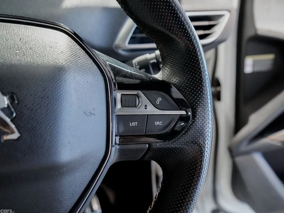 Peugeot 5008 MPV, Diesel, 2019, White