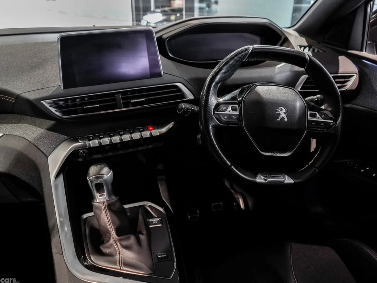 Peugeot 5008 MPV, Diesel, 2019, White