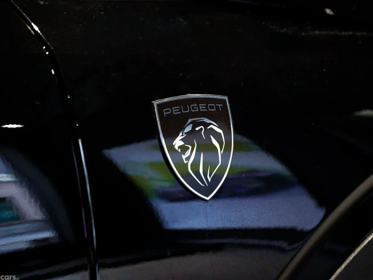 Peugeot 3008 MPV, Petrol Hybrid, 2024, Black