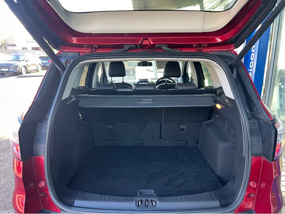 Ford Kuga Hatchback, Diesel, 2017, Red