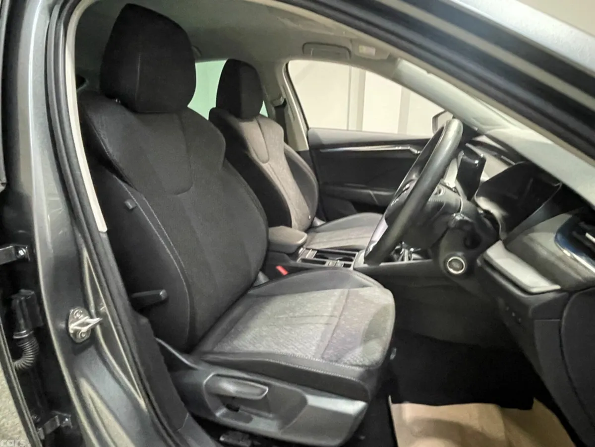 Skoda Octavia Hatchback, Diesel, 2024, Grey