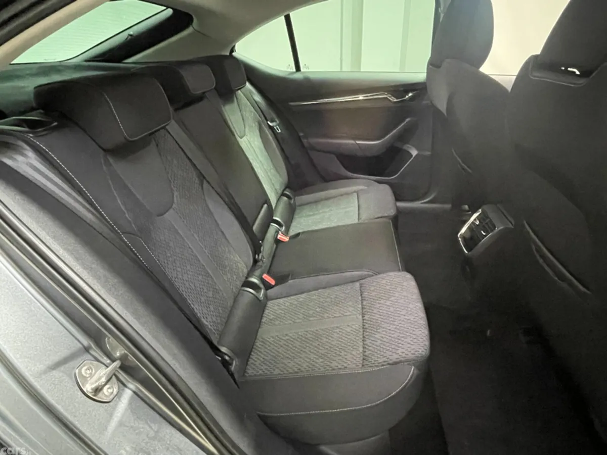 Skoda Octavia Hatchback, Diesel, 2024, Grey