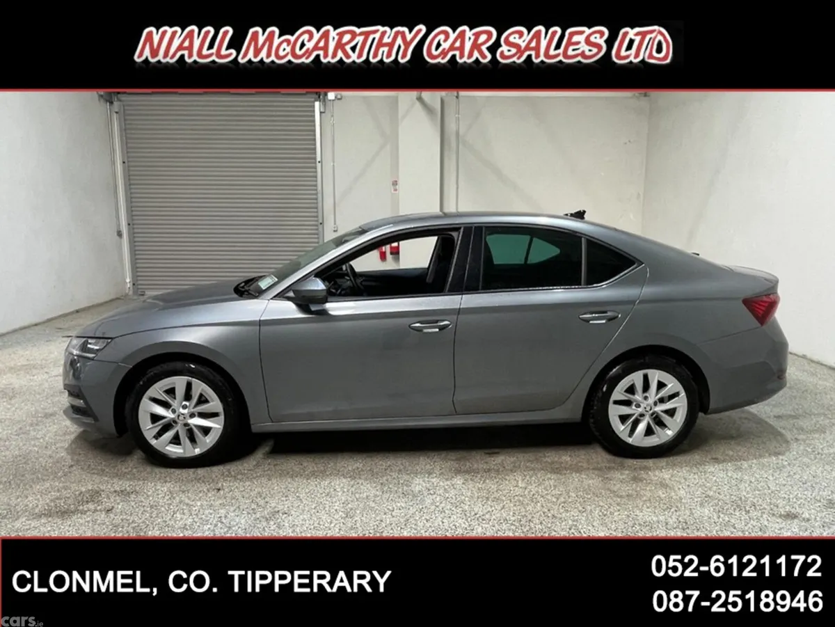 Skoda Octavia Hatchback, Petrol, 2024, Grey