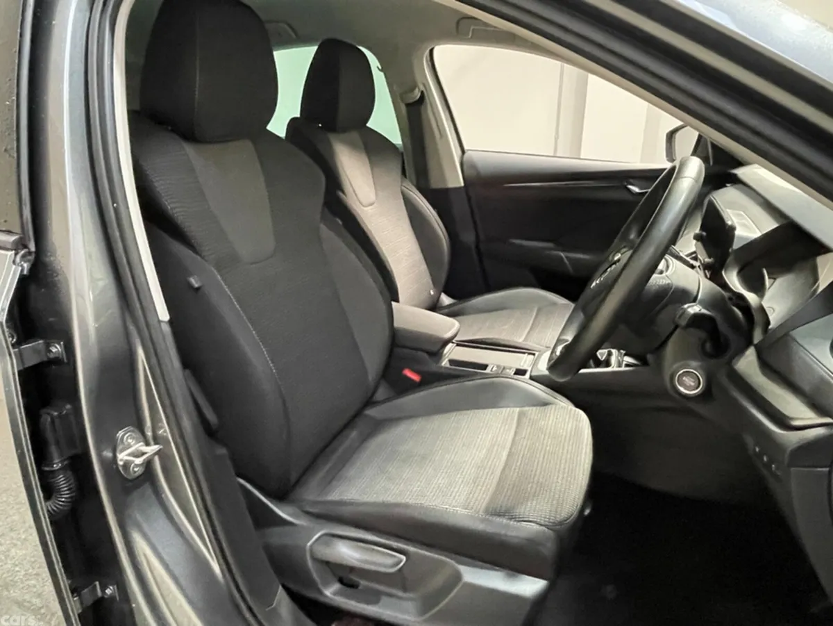 Skoda Octavia Hatchback, Petrol, 2024, Grey