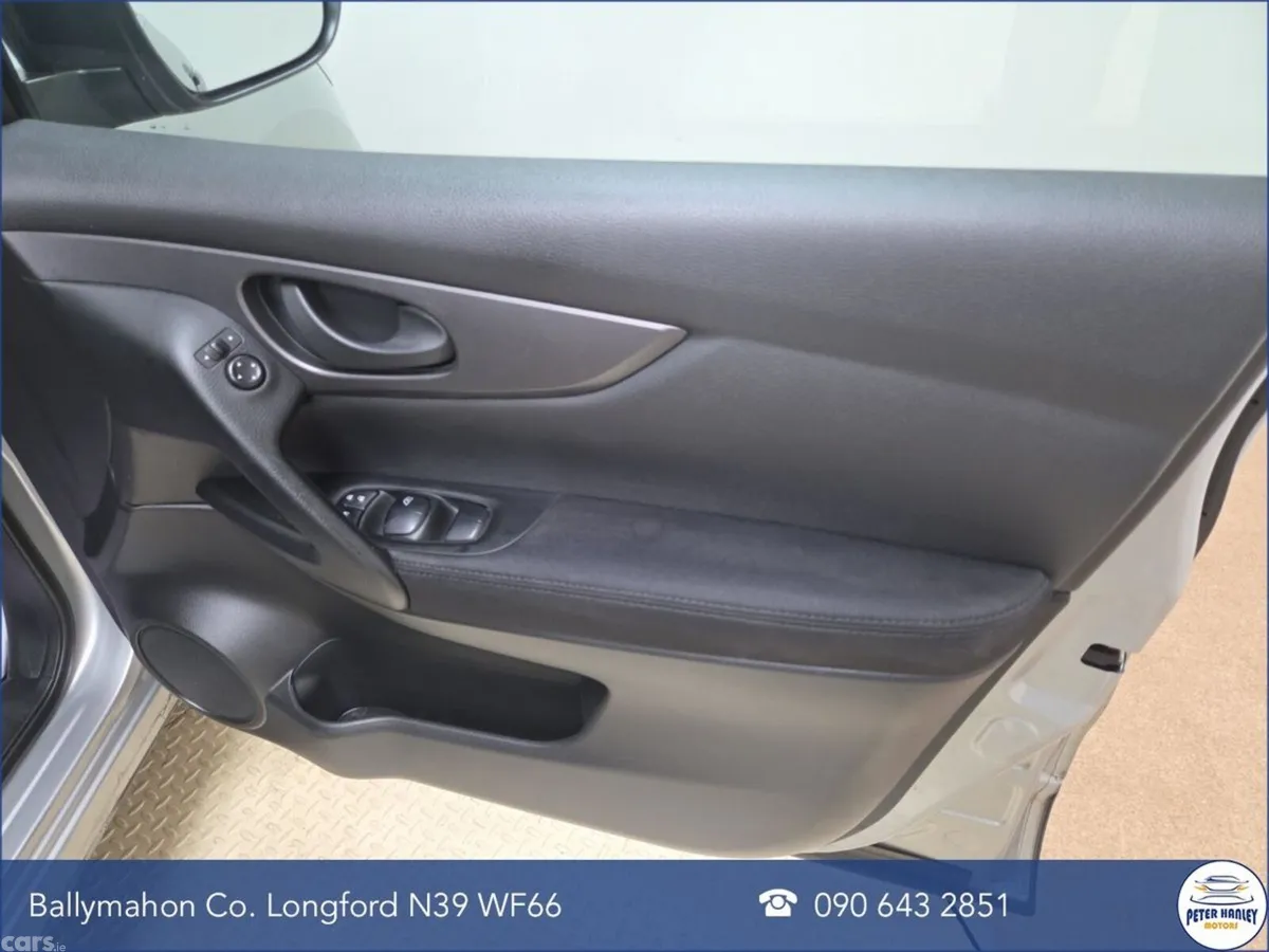 Nissan Qashqai SUV, Diesel, 2017, Grey
