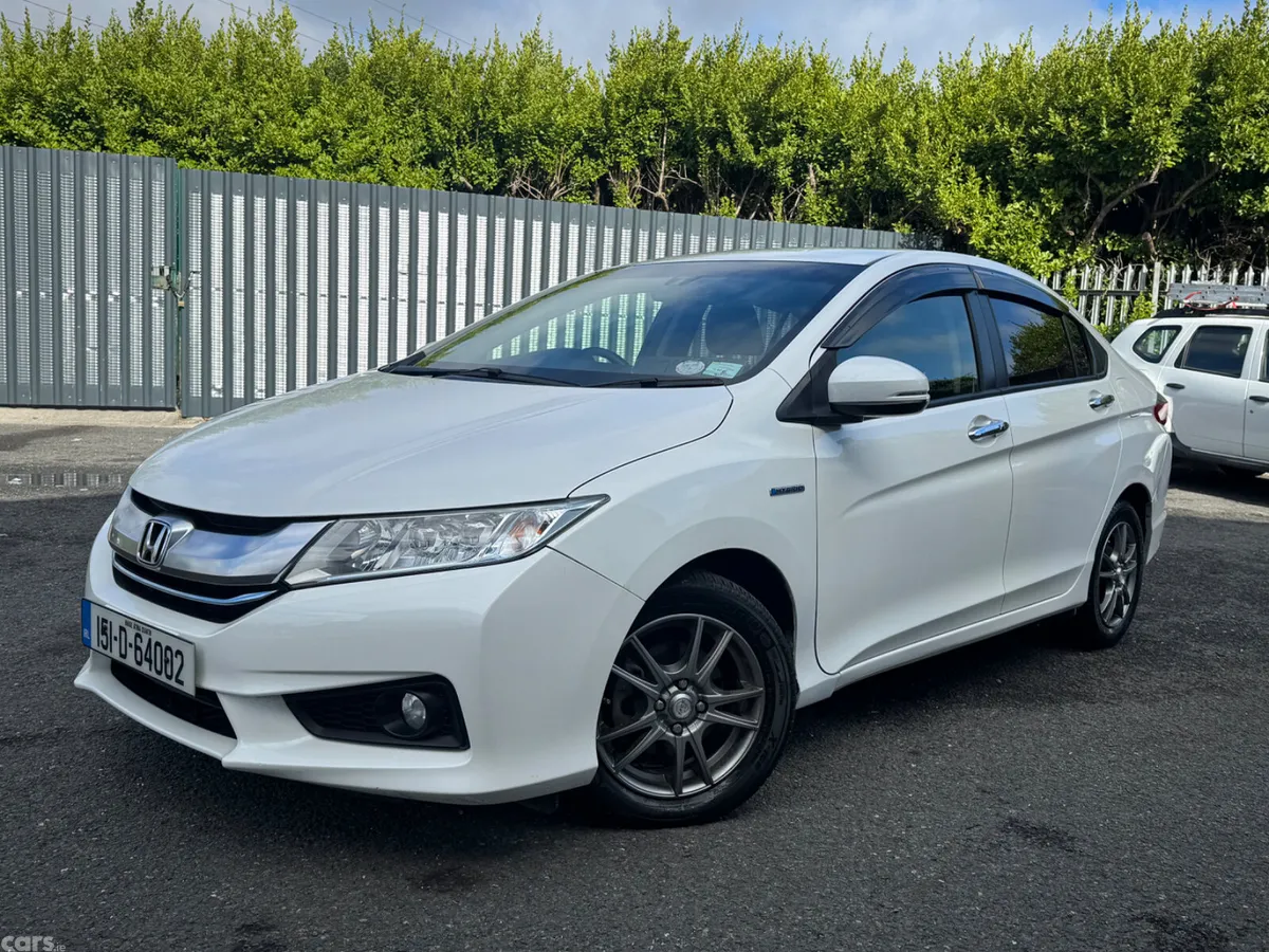 Honda Grace Saloon, Petrol Hybrid, 2015, White