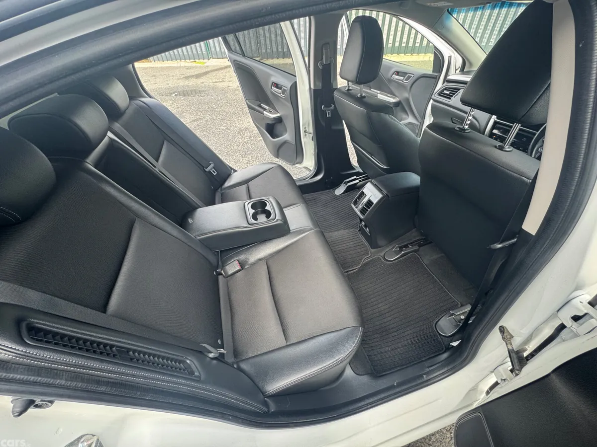 Honda Grace Saloon, Petrol Hybrid, 2015, White