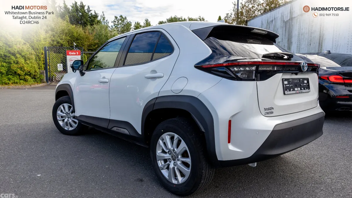 Toyota Yaris Cross SUV, Petrol Hybrid, 2022, White