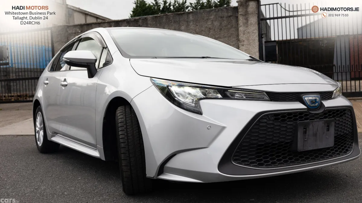 Toyota Corolla Saloon, Petrol Hybrid, 2022, Silver
