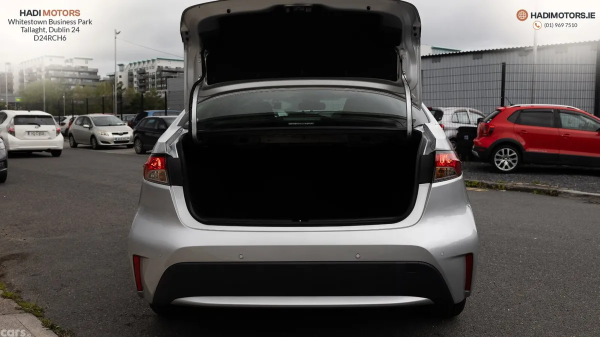 Toyota Corolla Saloon, Petrol Hybrid, 2022, Silver