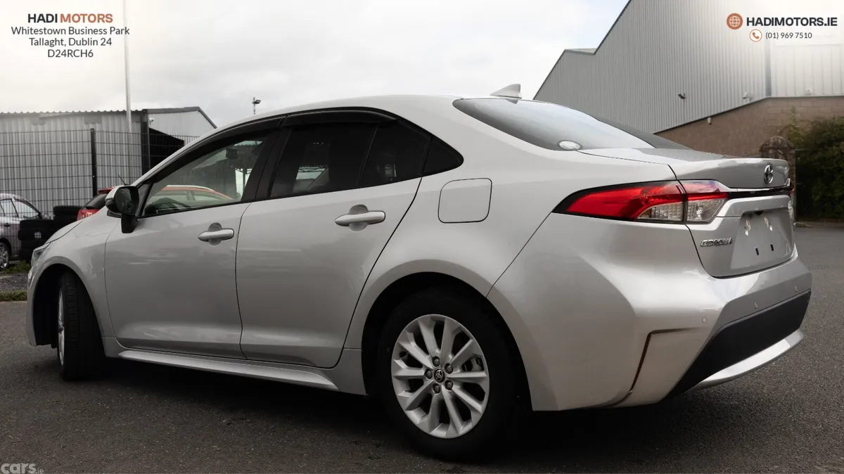 Toyota Corolla Saloon, Petrol Hybrid, 2022, Silver