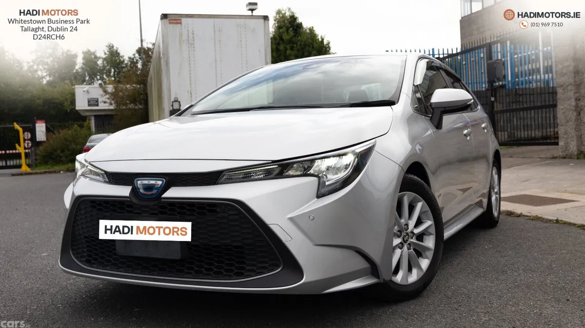 Toyota Corolla Saloon, Petrol Hybrid, 2022, Silver