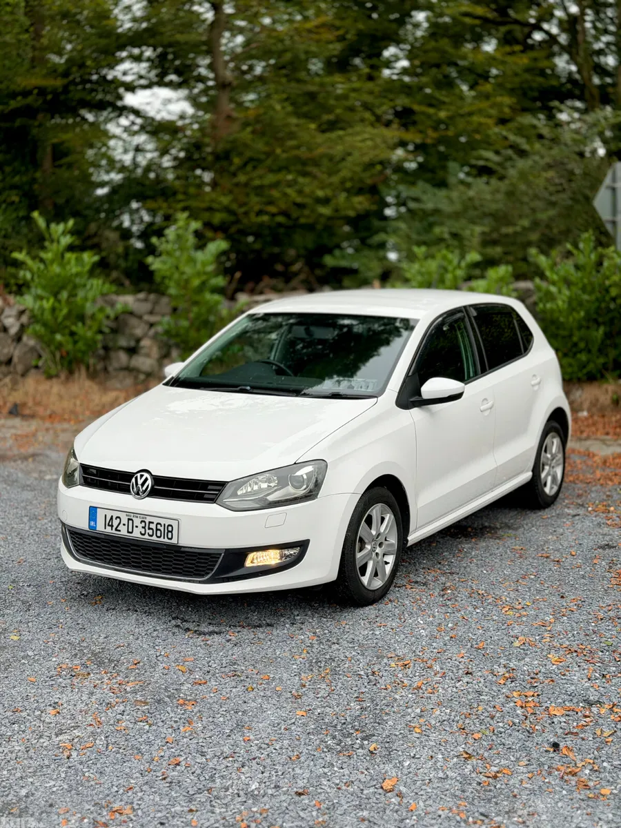 Volkswagen Polo Hatchback, Petrol, 2014, White