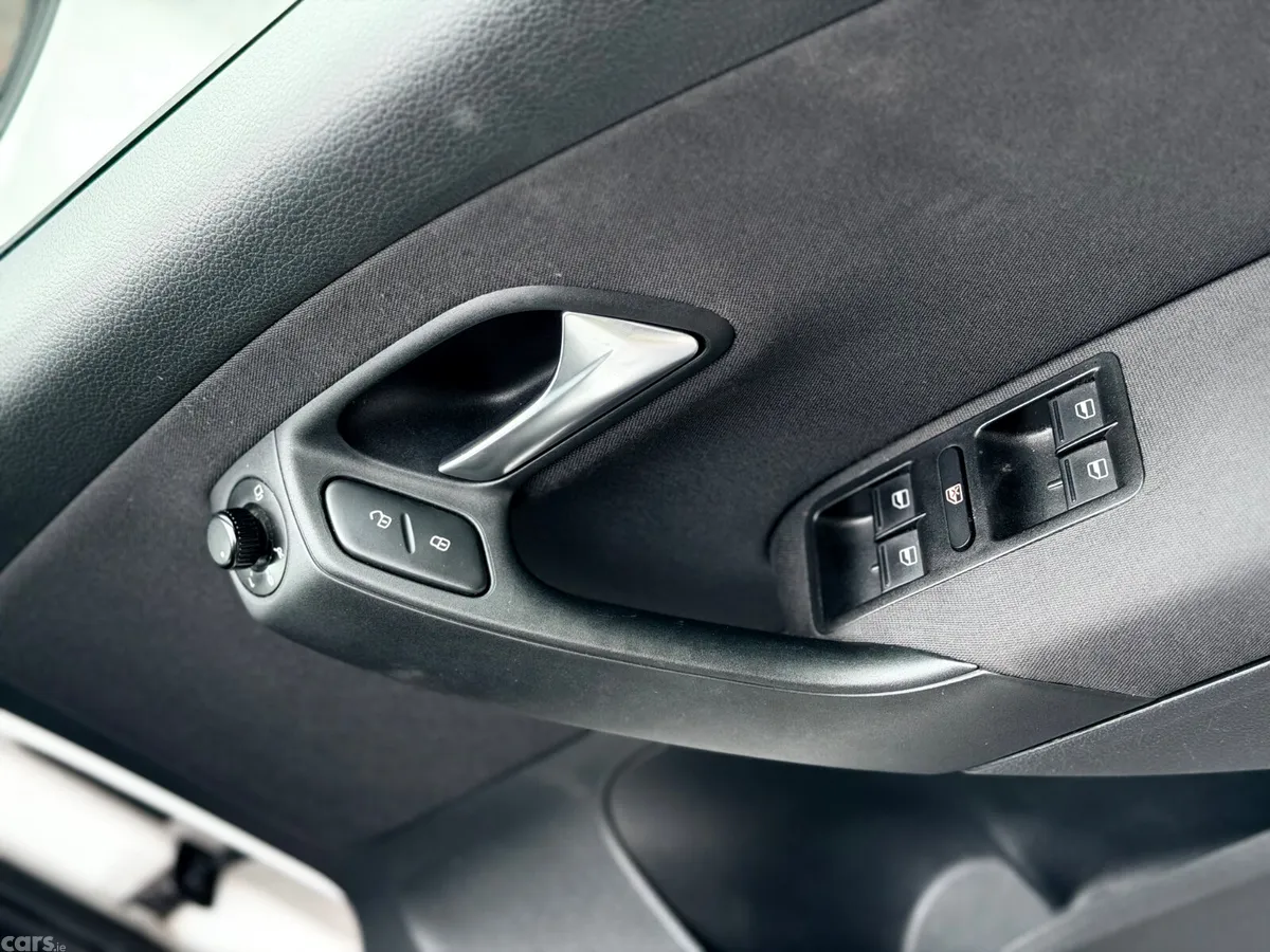 Volkswagen Polo Hatchback, Petrol, 2014, White