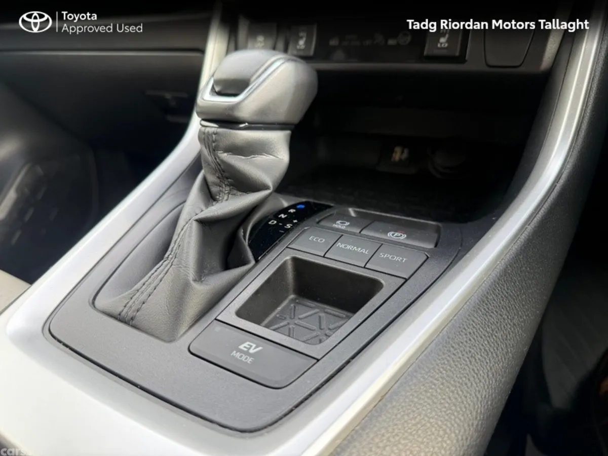 Toyota RAV4 SUV, Petrol Hybrid, 2023, Red