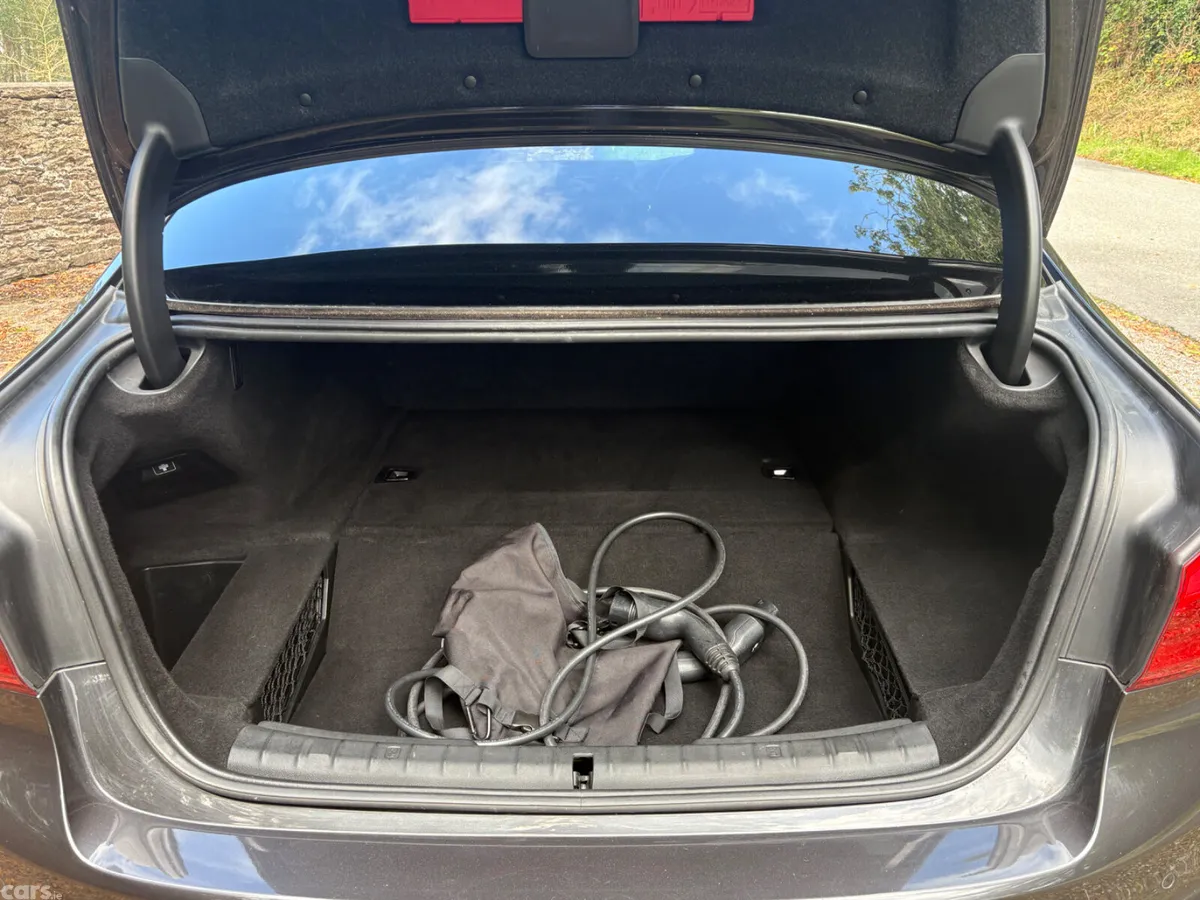 BMW 5-Series Saloon, Petrol Plug-in Hybrid, 2018, Grey