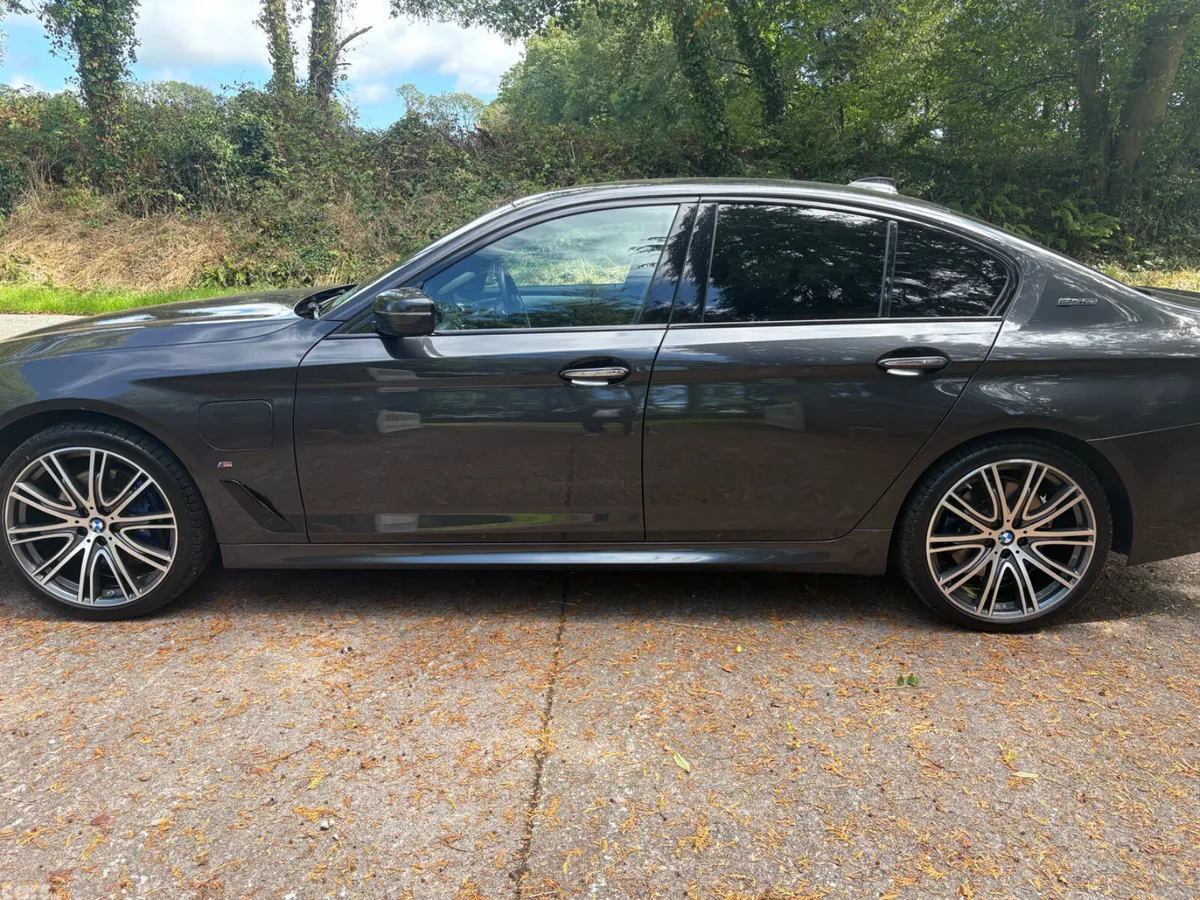 BMW 5-Series Saloon, Petrol Plug-in Hybrid, 2018, Grey
