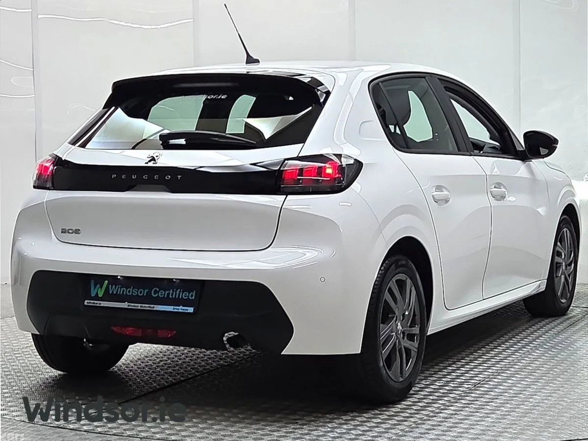 Peugeot 208 Hatchback, Petrol, 2022, White