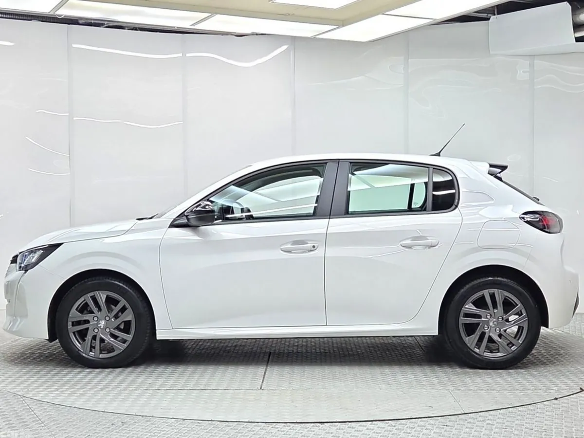 Peugeot 208 Hatchback, Petrol, 2022, White